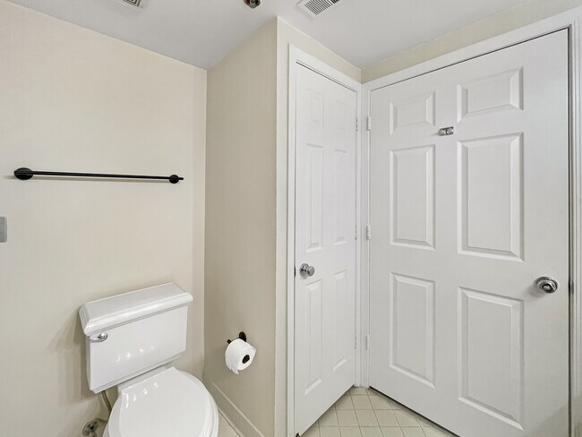 Master Bathroom - 1050 N Taylor St
