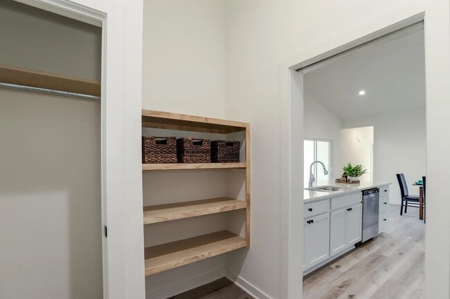 Building Photo - 5314-5316 Pinecrest