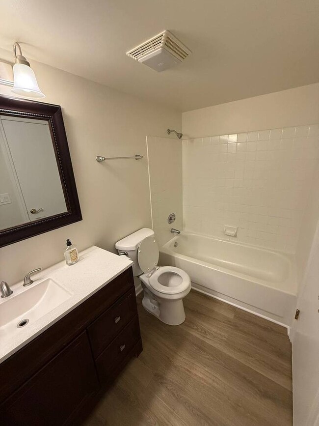 Building Photo - 209 Glengarry Dr