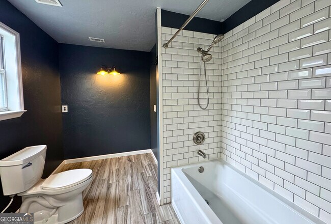 Building Photo - 330 McQueen Cir