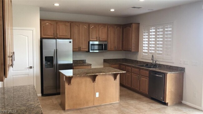 Building Photo - 11087 Village Crest Ln