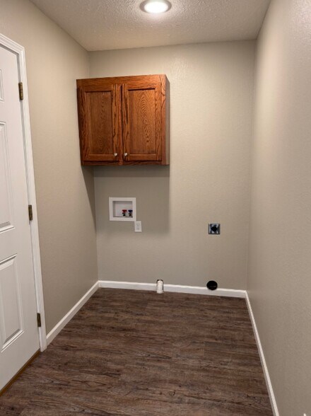 Building Photo - 919-921 W Stewart St