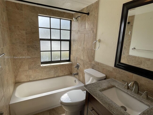 Building Photo - 2642 Riverside Dr