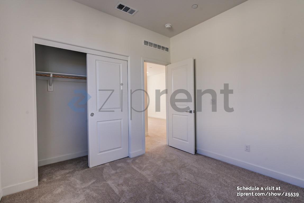 Building Photo - Unit