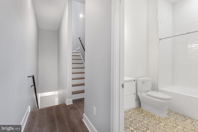 Building Photo - 2119 N Front St