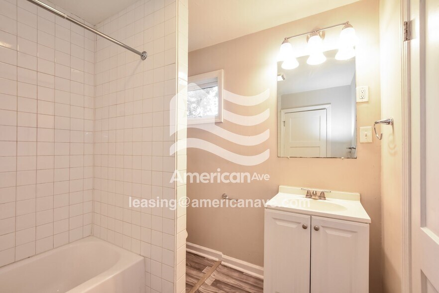 Building Photo - 1810 College St SE