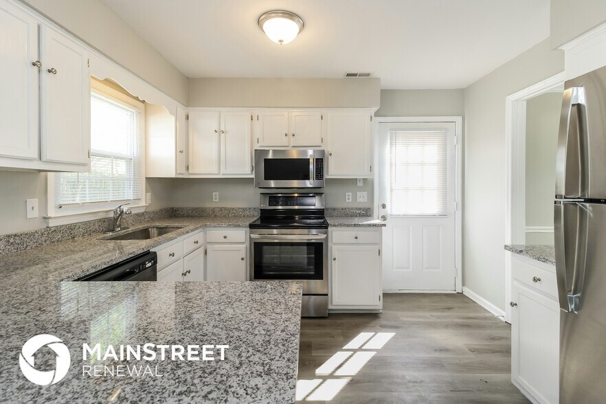 Building Photo - 7081 Avenbury Cir
