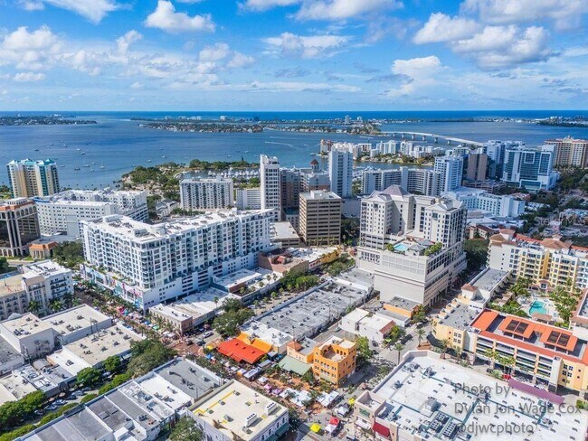 Building Photo - 1155 N Gulfstream Ave