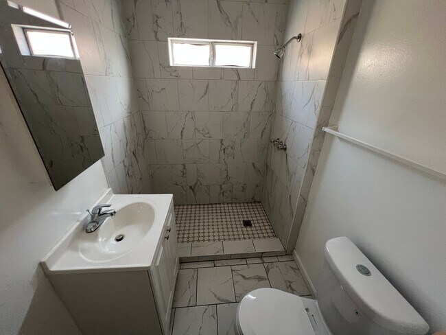 Building Photo - 5223 De Longpre Ave