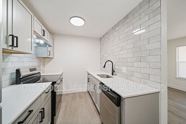Building Photo - 3171 E 49th St