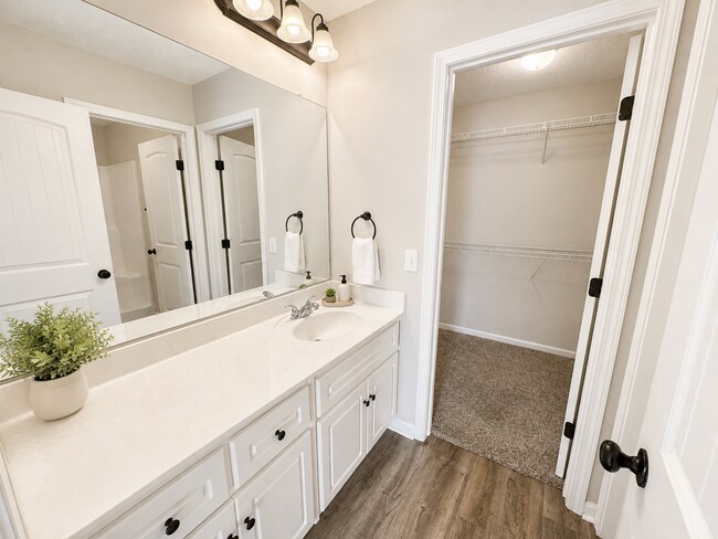 Building Photo - 547 Deerchase Ct