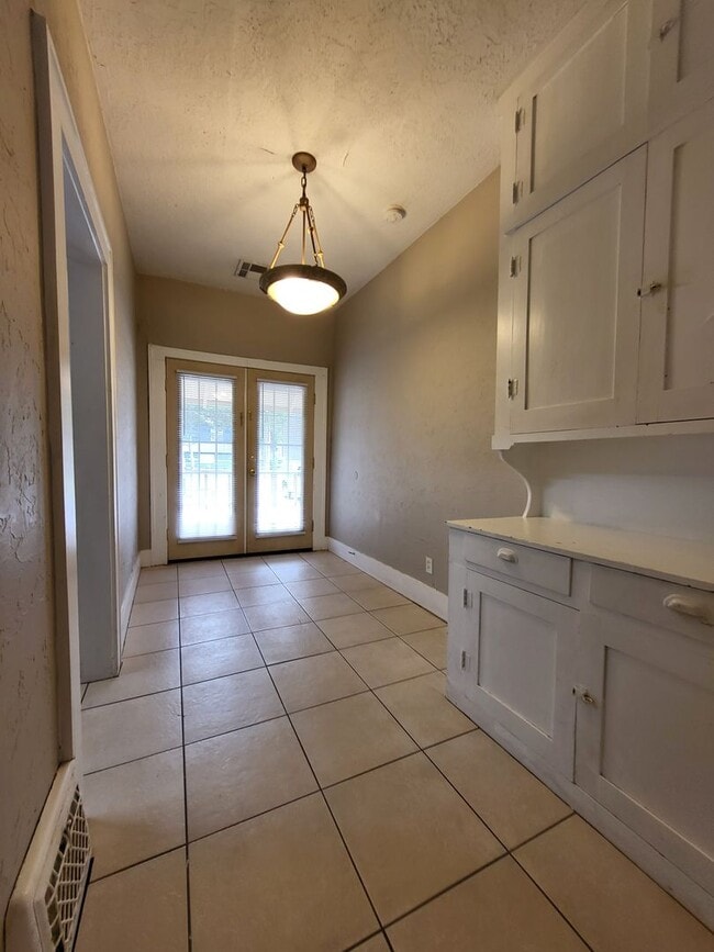 Building Photo - PRELEASING July 2024 - (3-4) Bed/(2) Bath ...