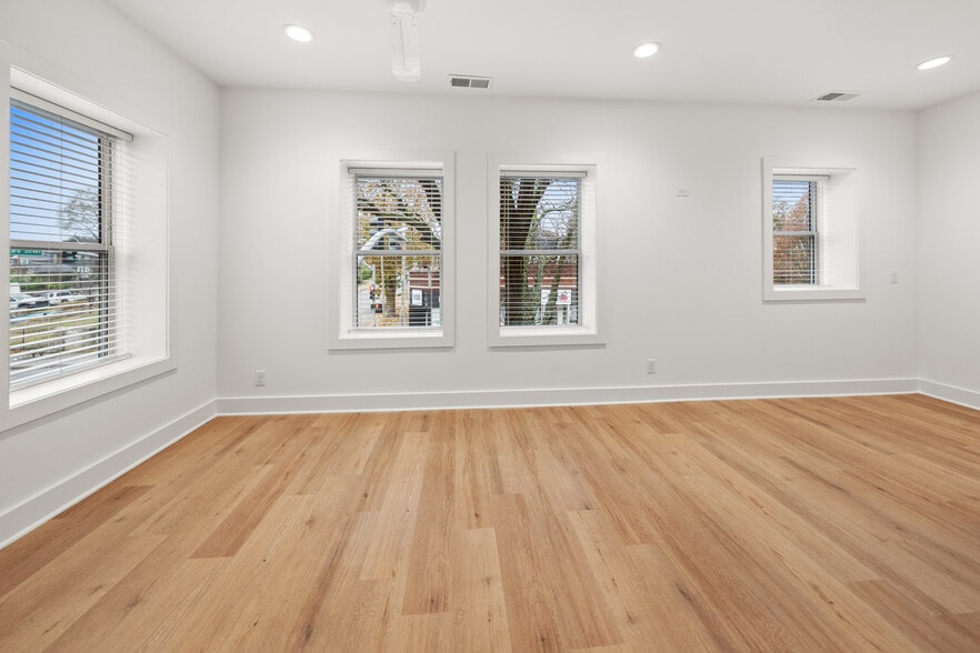 Building Photo - 4245 Troost Ave