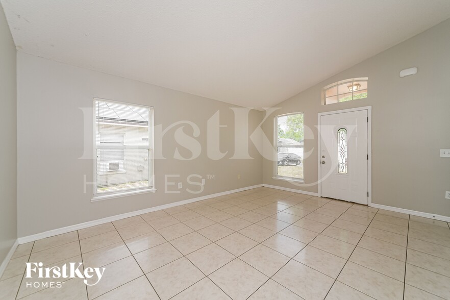 Building Photo - 440 Breezeway Dr