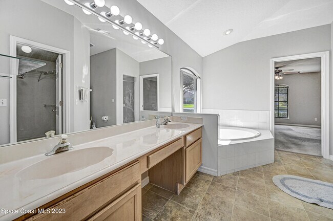 Building Photo - 3643 Bluefield Ave