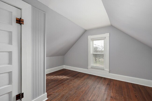 Building Photo - Charming Country Home — 4 Bed | 1 Bath | 1,500 Sq Ft
