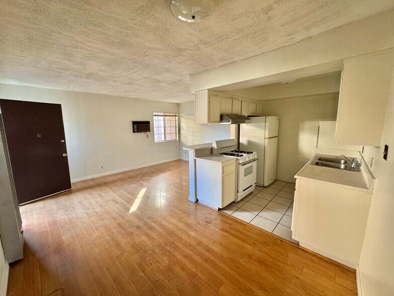 Building Photo - 1804 Vine St