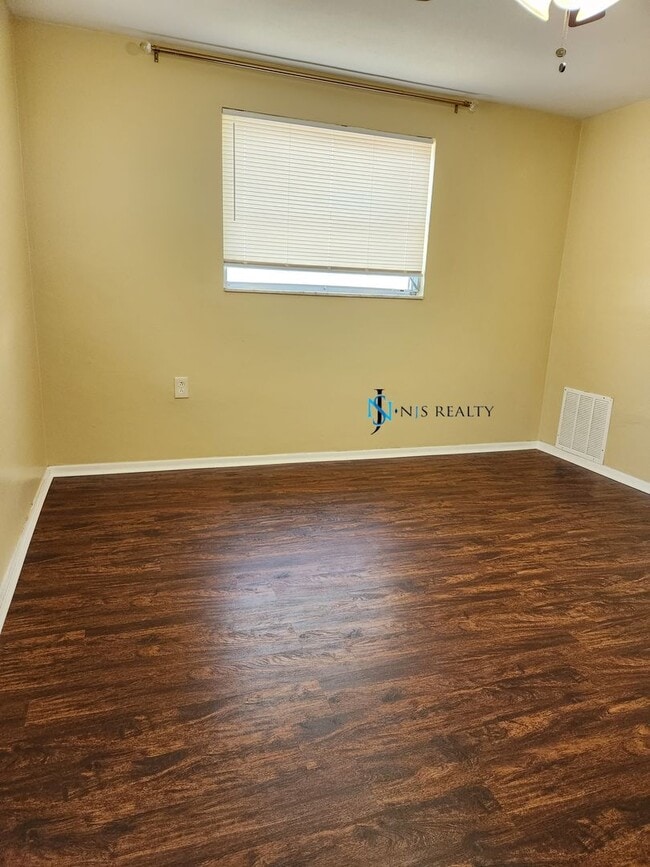 Building Photo - JUST REDUCED!!  Beautiful 2/2/1 1150 Sq. Ft. with BONUS ROOM!!... tile & luxury plank flooring, F...