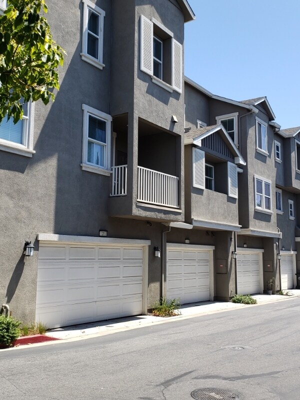 Building Photo - 1319 De Altura Common