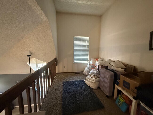 Building Photo - 14169 E Dickinson Dr