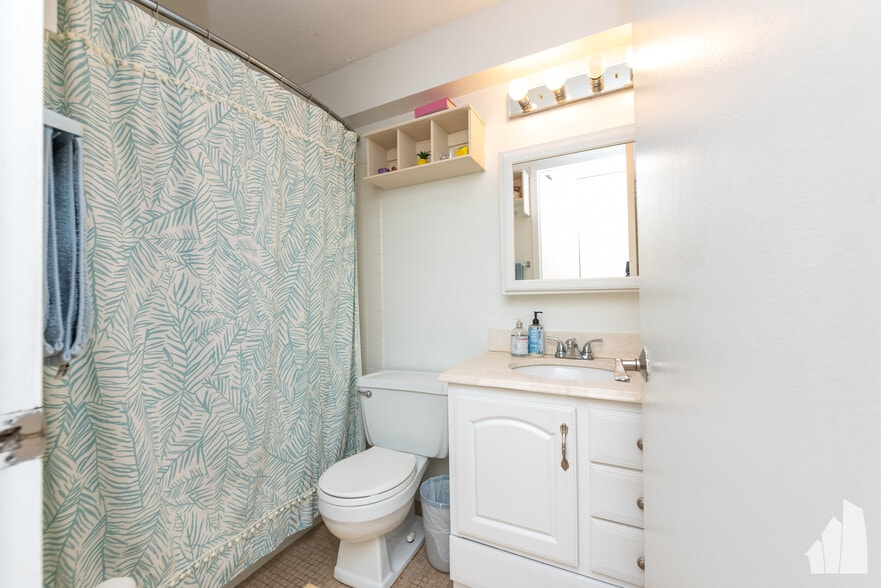 Building Photo - 899 S Plymouth Ct