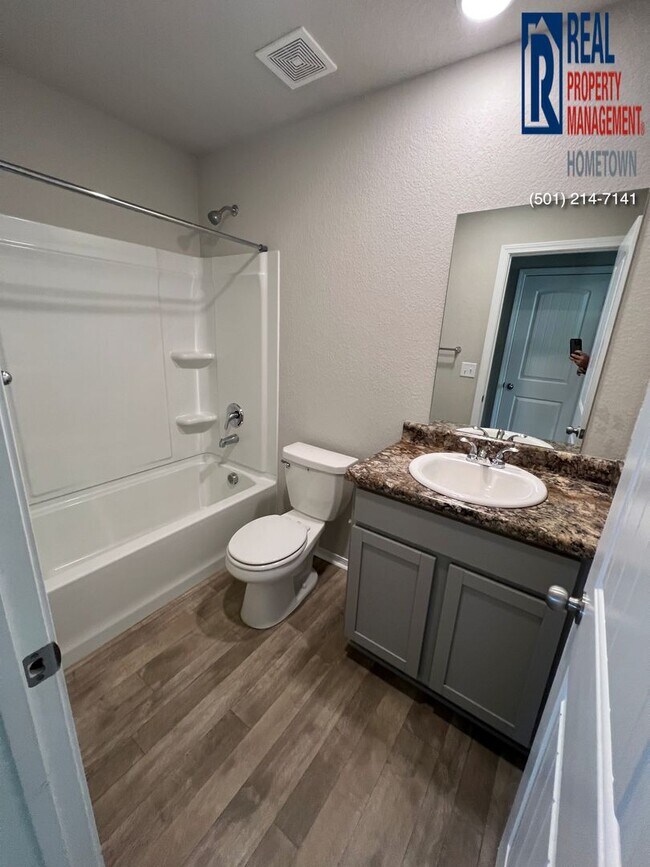 Building Photo - 2248 Bentwood Dr
