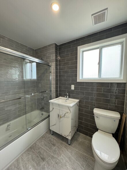 Building Photo - 203 N 8th St