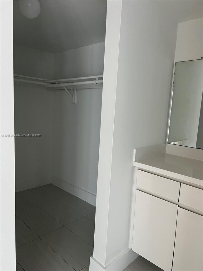 Building Photo - 395 NE 21st St