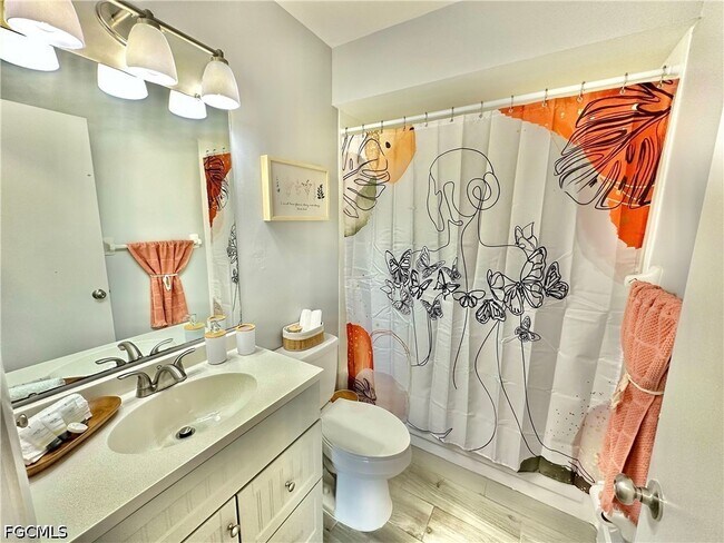 Building Photo - 4903 Vincennes St