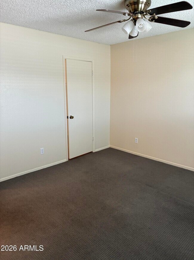 Building Photo - 6618 S Palm Dr
