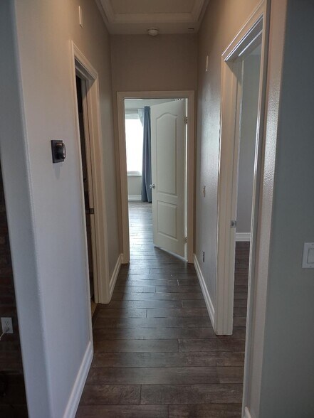 Building Photo - 982 Sweetbriar Ln