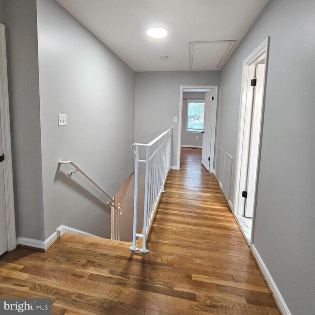 Building Photo - 7034 Bradwood Ct