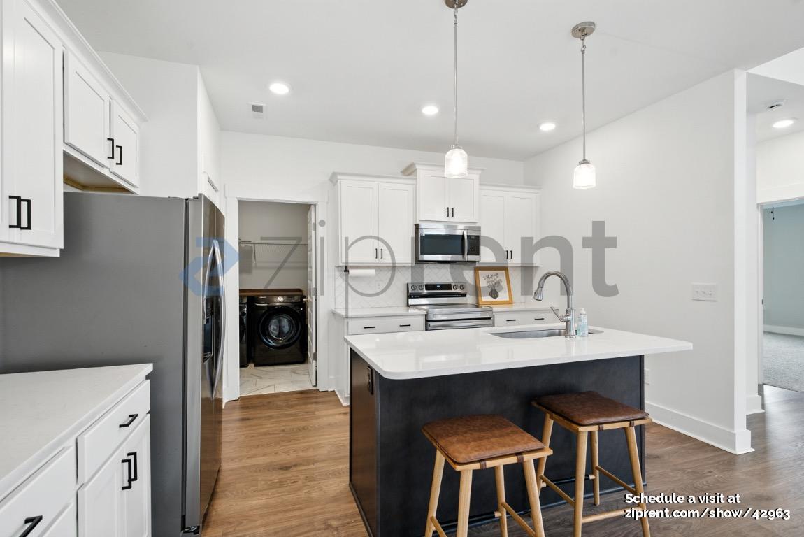 Building Photo - 203 Hudson Dr