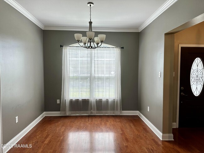 Building Photo - 9721 Buttercup Dr