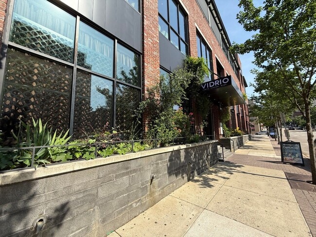 Building Photo - Stunning 1BD, 1.5BA Downtown Raleigh Condo...