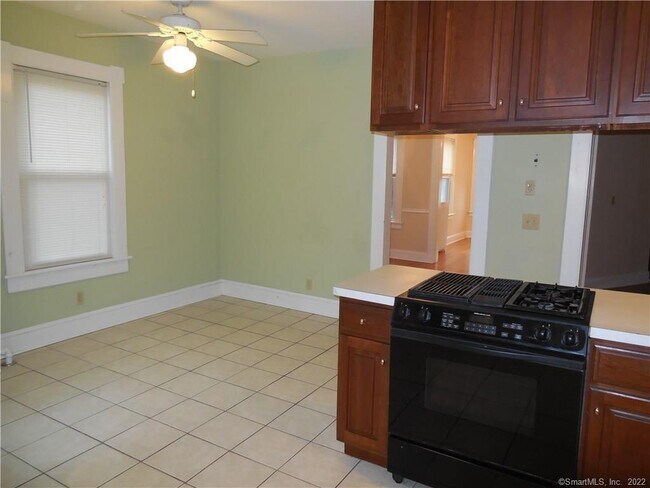 Building Photo - 70 Thorpe St