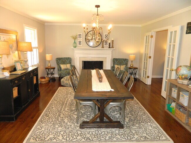 Building Photo - 744 McClure Dr