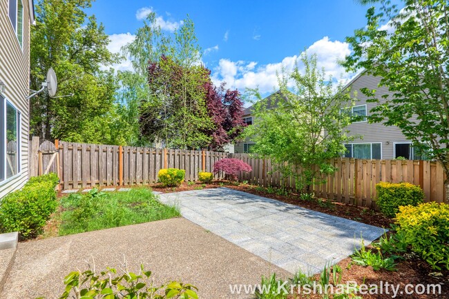 Building Photo - Charming 3 BD* 2.5 BA* Single Family Home ...