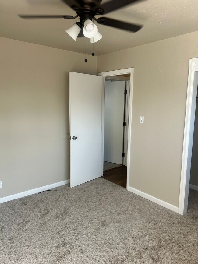 Building Photo - 88 Rose Dr
