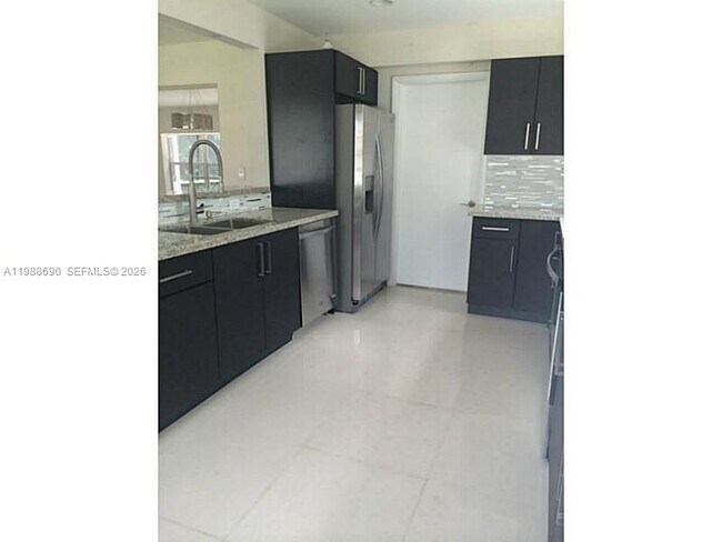 Building Photo - 740 NE 179th Dr