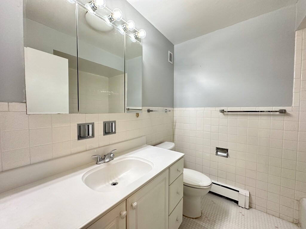 Building Photo - 8644 Skokie Blvd