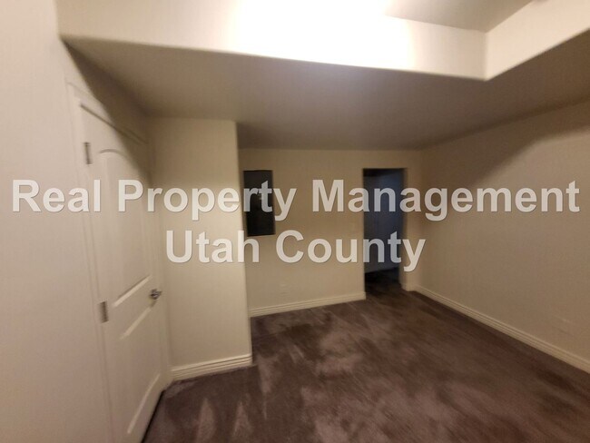 Building Photo - 998 S 960 E
