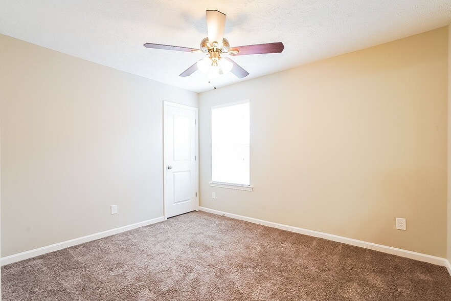 Building Photo - 1718 Hartford Ln