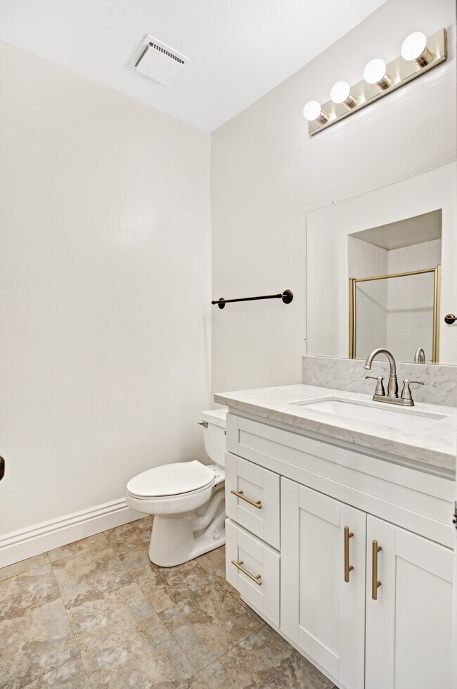 Building Photo - 1138 20th St