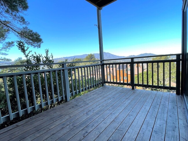 Building Photo - 515 Headlands Ct