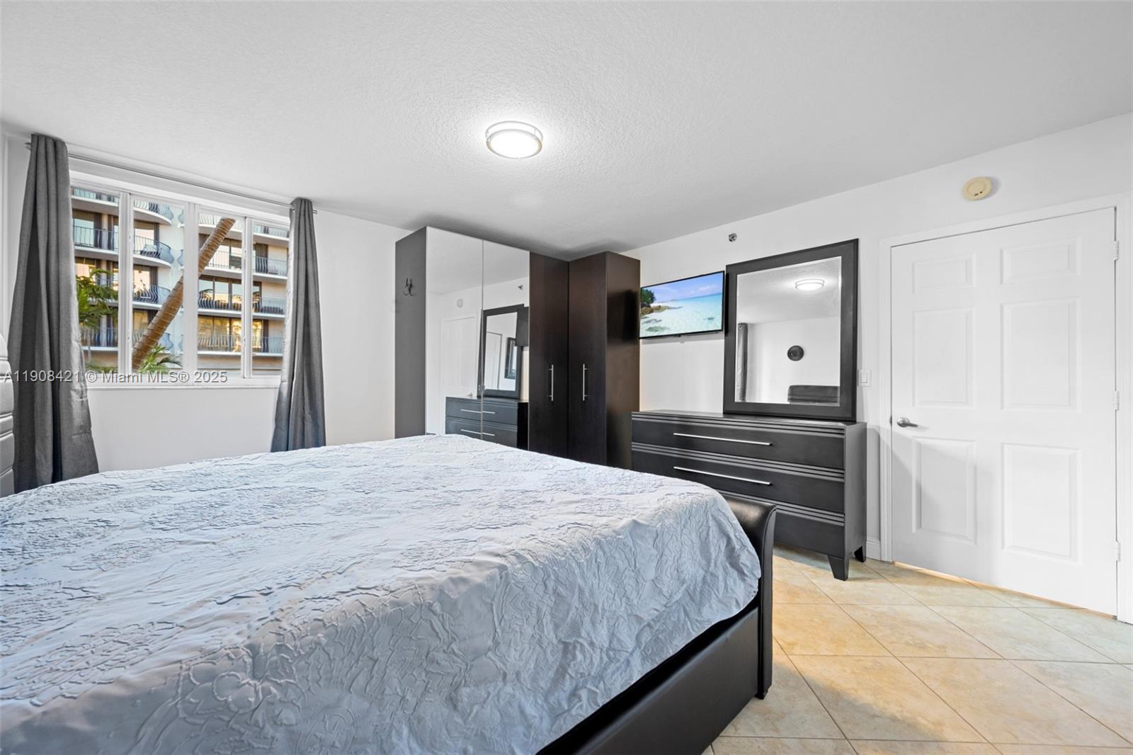 Building Photo - 8888 Collins Ave