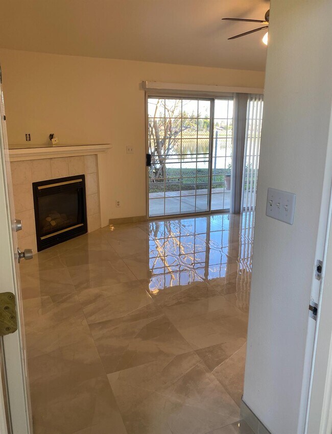 Building Photo - 1542 E Alluvial Ave