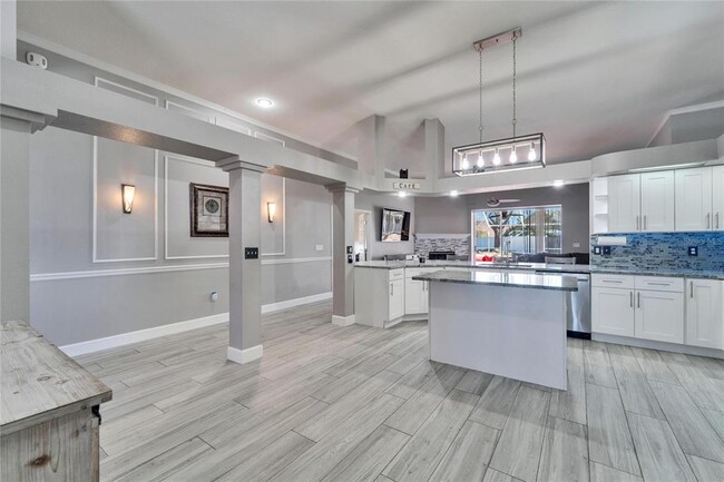 Building Photo - 18507 Country Crest Pl