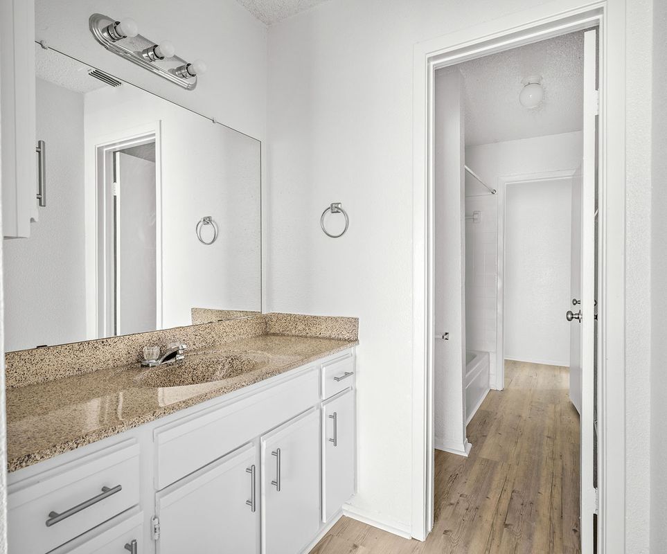 Building Photo - 2111 Holly Hall St