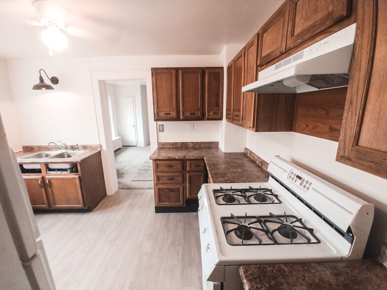 Kitchen - 2527 Reed St